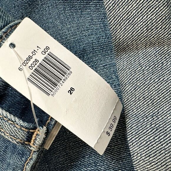 NWT Old Navy Plus Size OG Straight High Rise Denim Cuffed Shorts Distressed - 3X - Picture 7 of 9